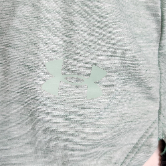 Under Armour Tank - Picture 5 of 7